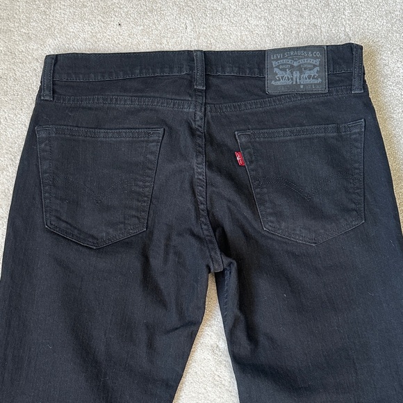 Levi's Men's Dark Black Straight Jeans - Picture 8 of 10